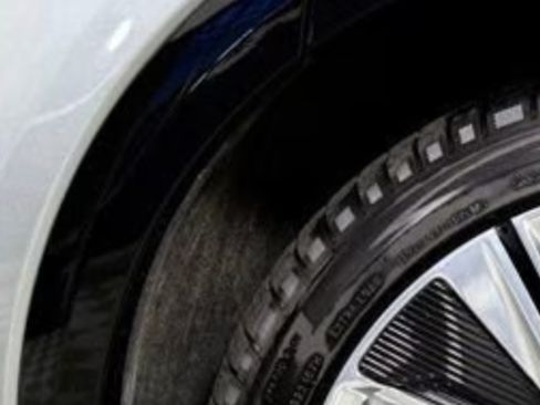 Used 2024 Cadillac Lyriq Luxury image 10