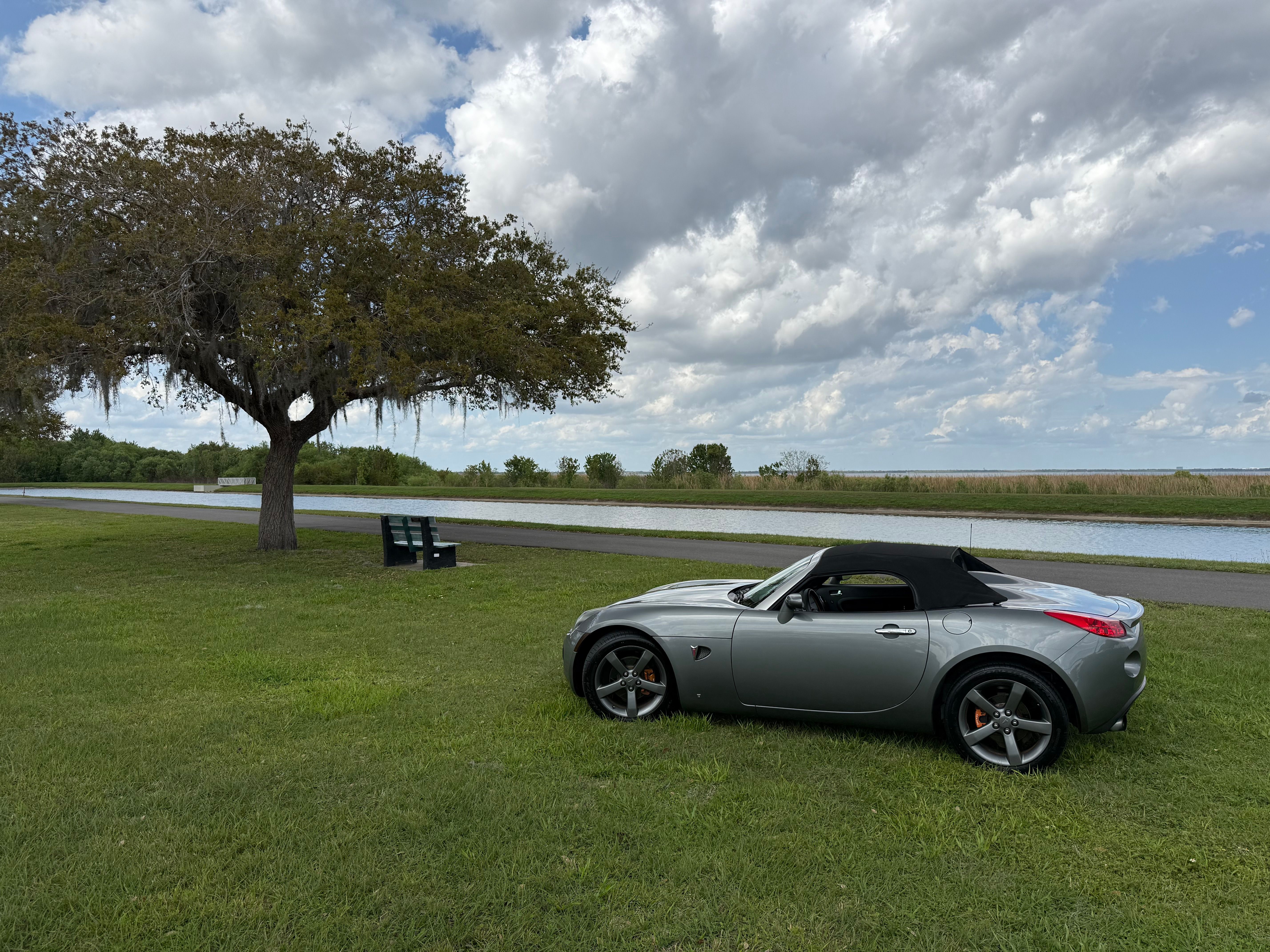 Used 2007 Pontiac Solstice GXP w/ Premium Package RWD image 4