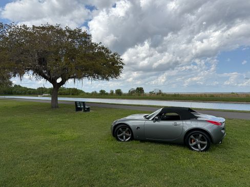 Used 2007 Pontiac Solstice GXP w/ Premium Package image 4