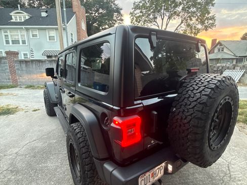 Used 2018 Jeep Wrangler Unlimited Sport S AWD/4WD image 13