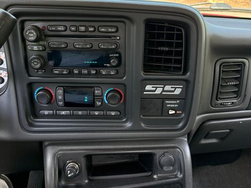 Used 2004 Chevrolet Silverado 1500 SS AWD/4WD image 9