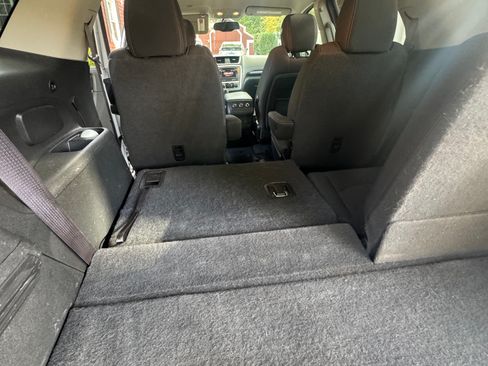 Used 2015 GMC Acadia SLE image 11