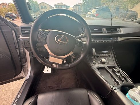 Used 2015 Lexus CT 200h w/ F Sport w/Nuluxe Interior FWD image 5