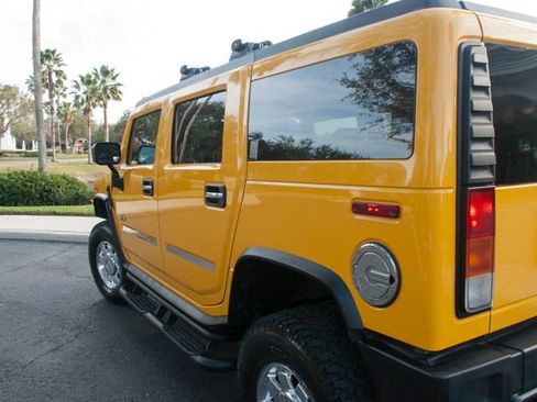 Used 2004 HUMMER H2 w/ Preferred Equipment Group image 5