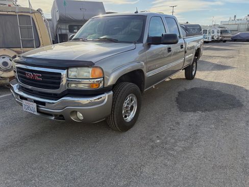 Used 2003 GMC Sierra 2500 SLT w/ SLT Preferred Equipment Group image 1