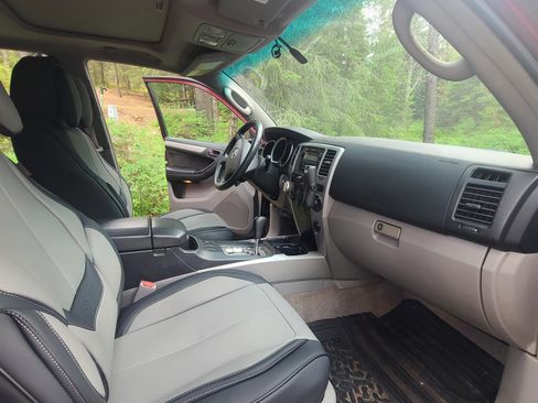 Used 2007 Toyota 4Runner SR5 AWD/4WD image 9