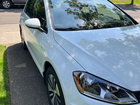 Used 2016 Volkswagen e-Golf SE w/ DC Fast Charging Package FWD image 5