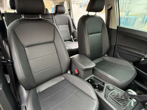 Used 2020 Volkswagen Tiguan SE image 9