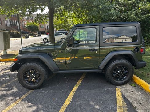 Used 2022 Jeep Wrangler Sport AWD/4WD image 19