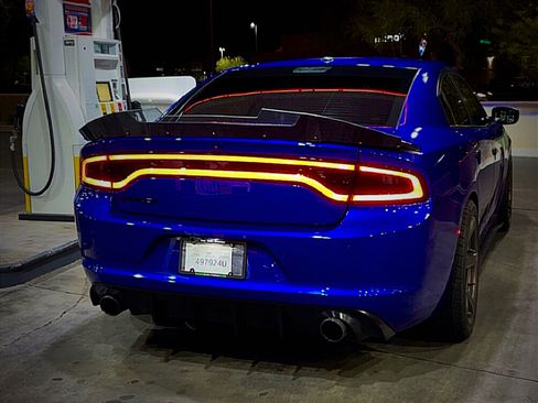 Used 2018 Dodge Charger SXT w/ Blacktop Package RWD image 11