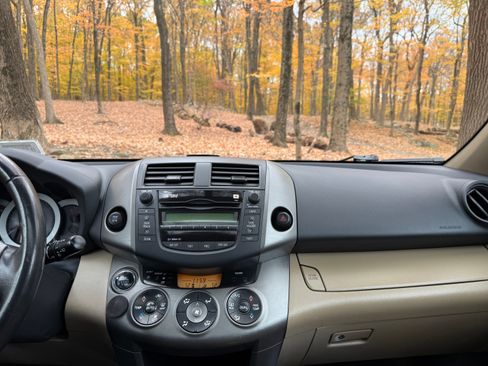 Used 2009 Toyota RAV4 Limited image 9