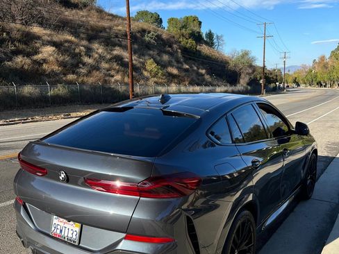 Used 2022 BMW X6 xDrive40i w/ Executive Package image 12