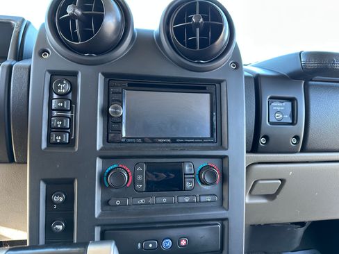 Used 2005 HUMMER H2 w/ Preferred Equipment Group AWD/4WD image 14