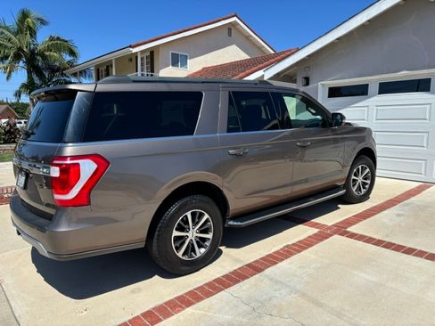 Used 2018 Ford Expedition Max XLT w/ Equipment Group 202A AWD/4WD image 10