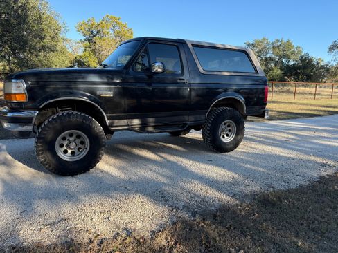 Used 1996 Ford Bronco image 2