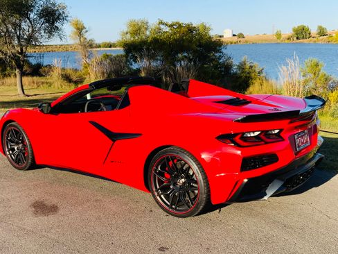 Used 2024 Chevrolet Corvette Z06 image 2