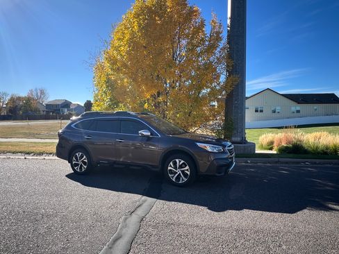 Used 2020 Subaru Outback Touring w/ Popular Package #2 image 11