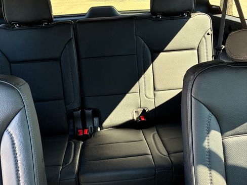 Used 2022 GMC Yukon XL Denali w/ Advanced Technology Package image 14