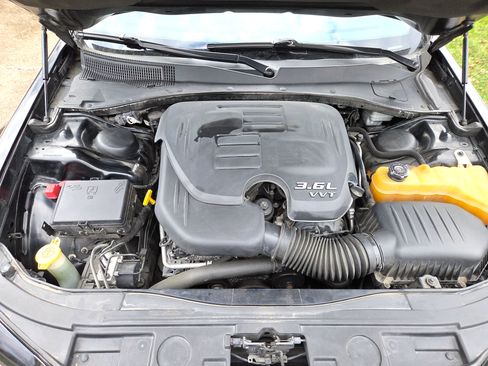 Used 2012 Chrysler 300 Limited image 10