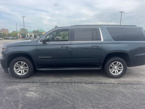 Used 2020 Chevrolet Suburban LS RWD image 1