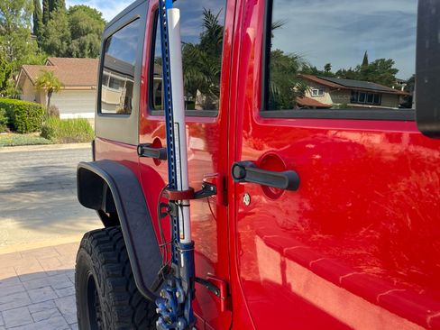 Used 2017 Jeep Wrangler Unlimited Rubicon w/ Connectivity Group image 8