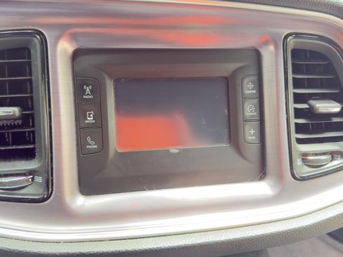 Used 2015 Dodge Challenger SXT RWD image 10