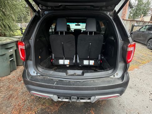 Used 2016 Ford Explorer XLT w/ Equipment Group 202A image 10