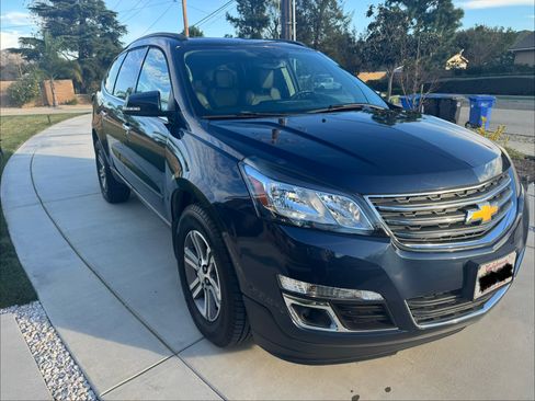 Used 2016 Chevrolet Traverse LT image 2