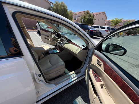 Used 2011 Toyota Avalon Limited image 14