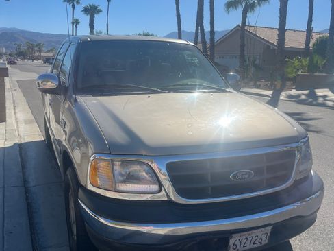 Used 2002 Ford F150 2WD SuperCrew image 2