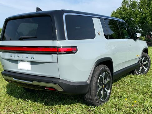Used 2023 Rivian R1S Adventure image 9