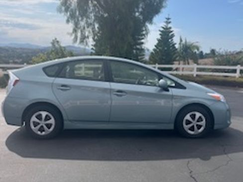 Used 2015 Toyota Prius Four image 8