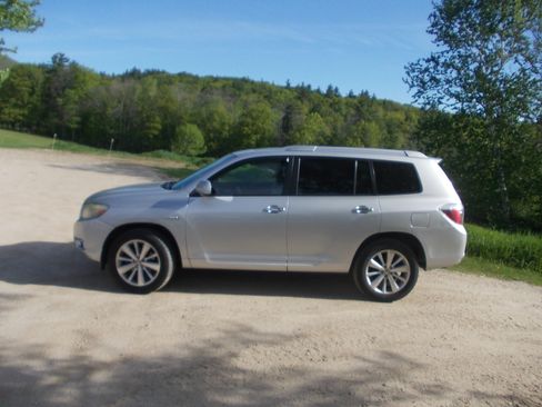 Used 2010 Toyota Highlander Limited AWD/4WD image 1
