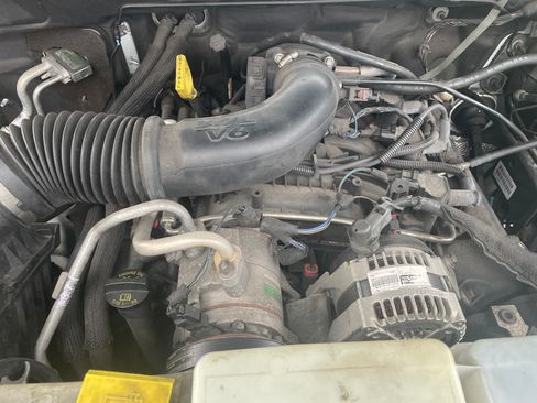 Used 2012 Jeep Liberty Sport image 10