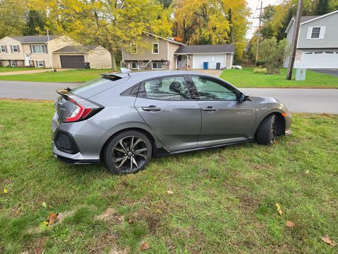 Used 2018 Honda Civic Sport image 6