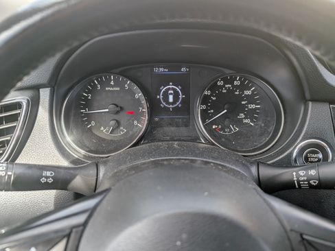 Used 2018 Nissan Rogue SV w/ Premium Package image 4