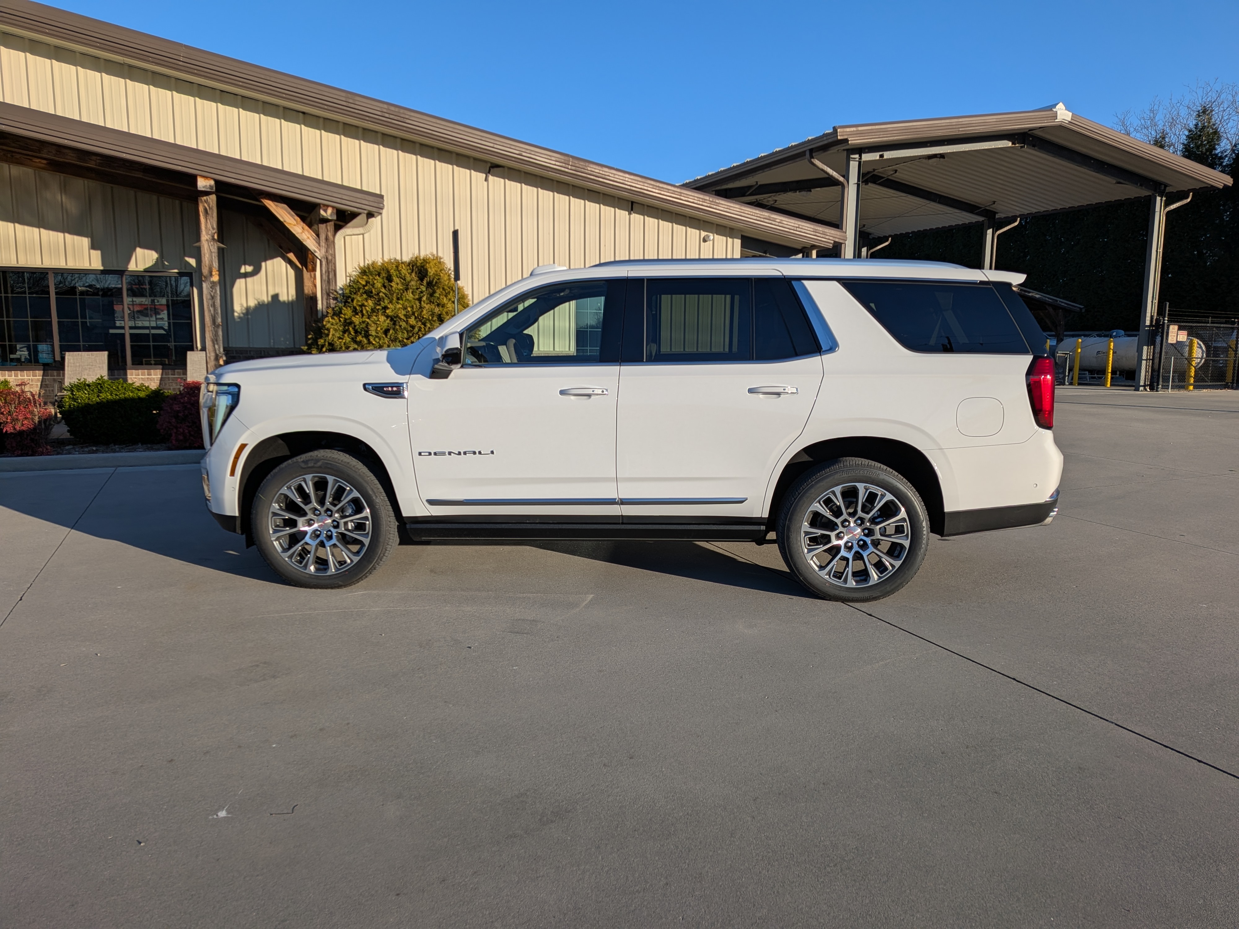 Used 2026 GMC Yukon Denali w/ Sun & Power Step Package AWD/4WD image 5
