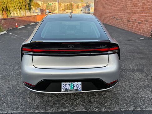 Used 2023 Toyota Prius XLE image 8