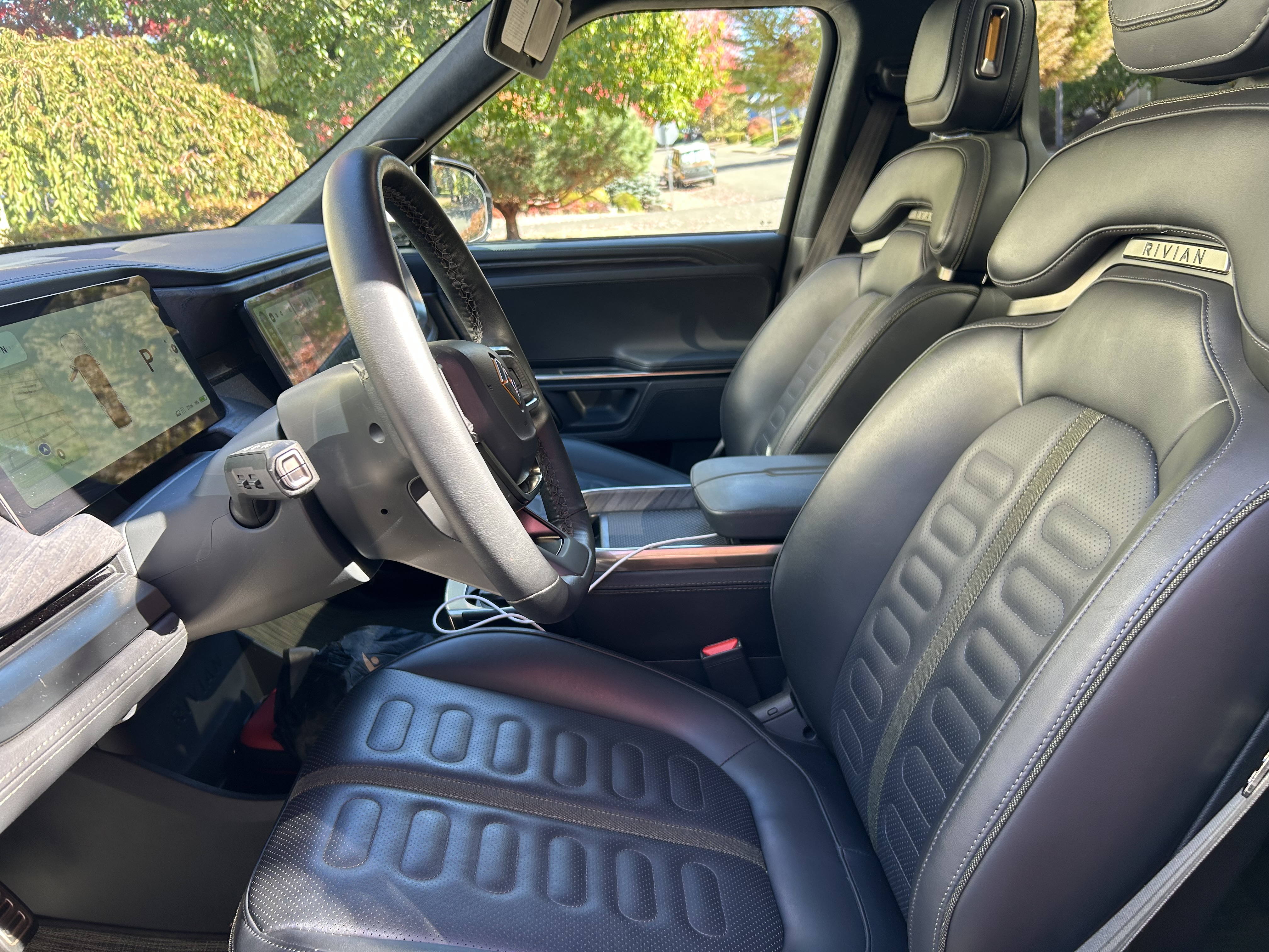 Used 2024 Rivian R1S Adventure Dual AWD/4WD image 6