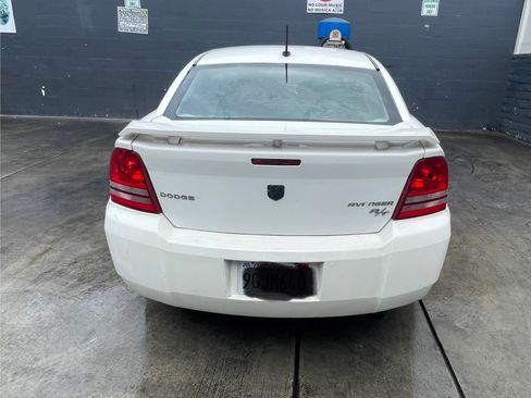 Used 2010 Dodge Avenger R/T image 9