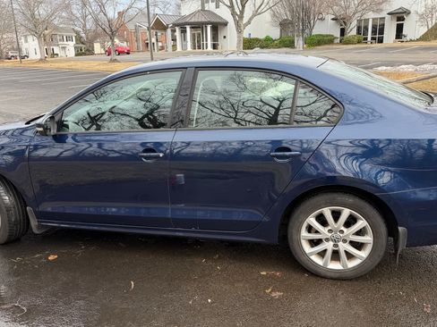 Used 2012 Volkswagen Jetta SE image 2