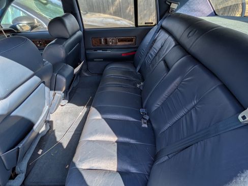 Used 1993 Cadillac Fleetwood Sedan image 22