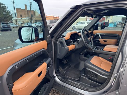 Used 2023 Land Rover Defender 110 X-Dynamic SE image 6