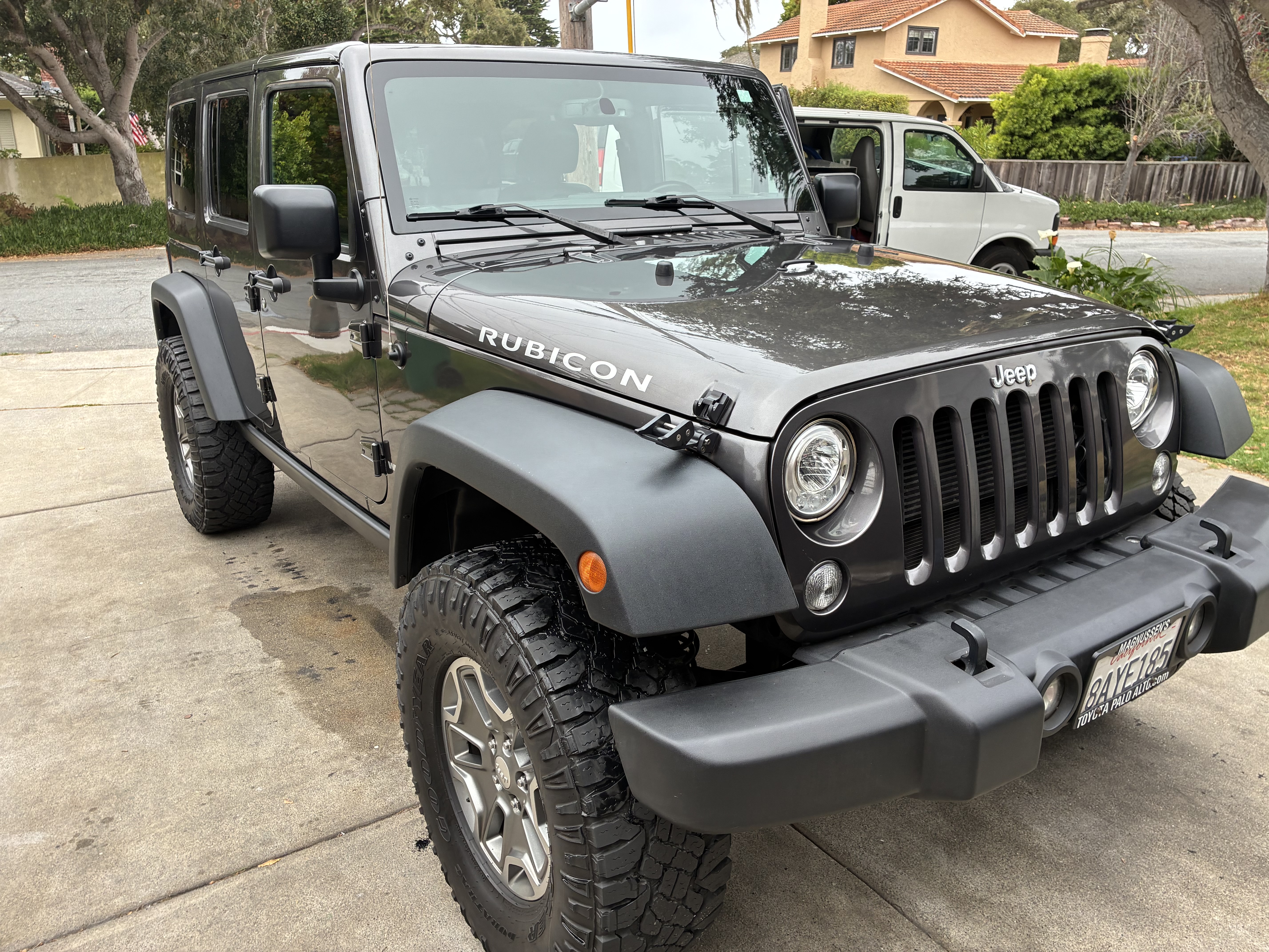 Used 2017 Jeep Wrangler Unlimited Rubicon w/ Connectivity Group AWD/4WD image 2
