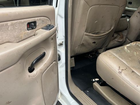 Used 2003 Chevrolet Silverado 2500 LS image 2