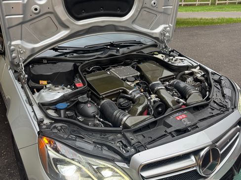 Used 2014 Mercedes-Benz E 63 AMG S-Model image 9