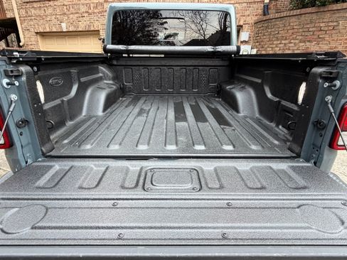 Used 2024 Jeep Gladiator Sport image 12