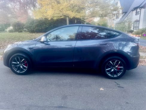 Used 2021 Tesla Model Y Performance image 2