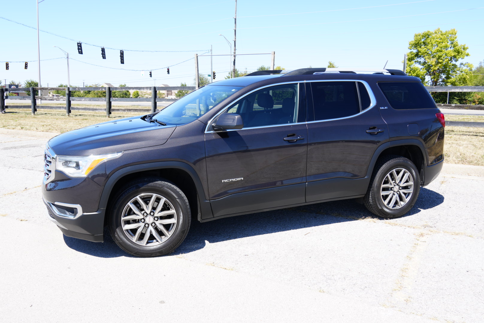 Used 2018 GMC Acadia SLE w/ Driver Alert Package I AWD/4WD image 4