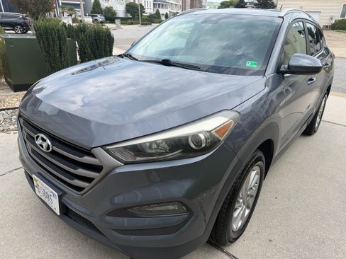 Used 2016 Hyundai Tucson SE w/ Option Group 02 FWD image 1